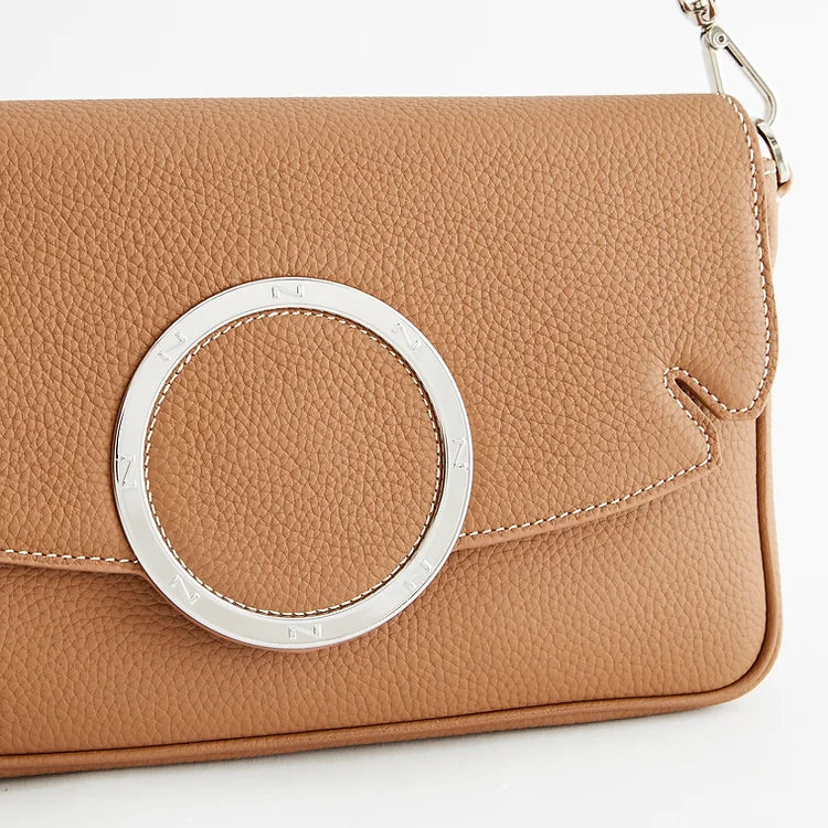 Hiro handtas Nathan-Baume