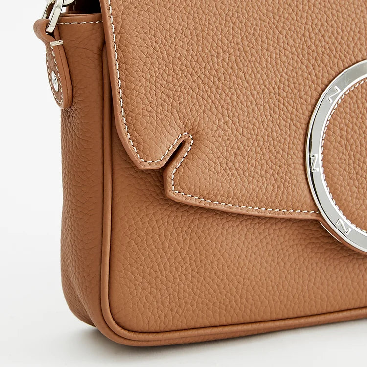 Hiro handtas Nathan-Baume