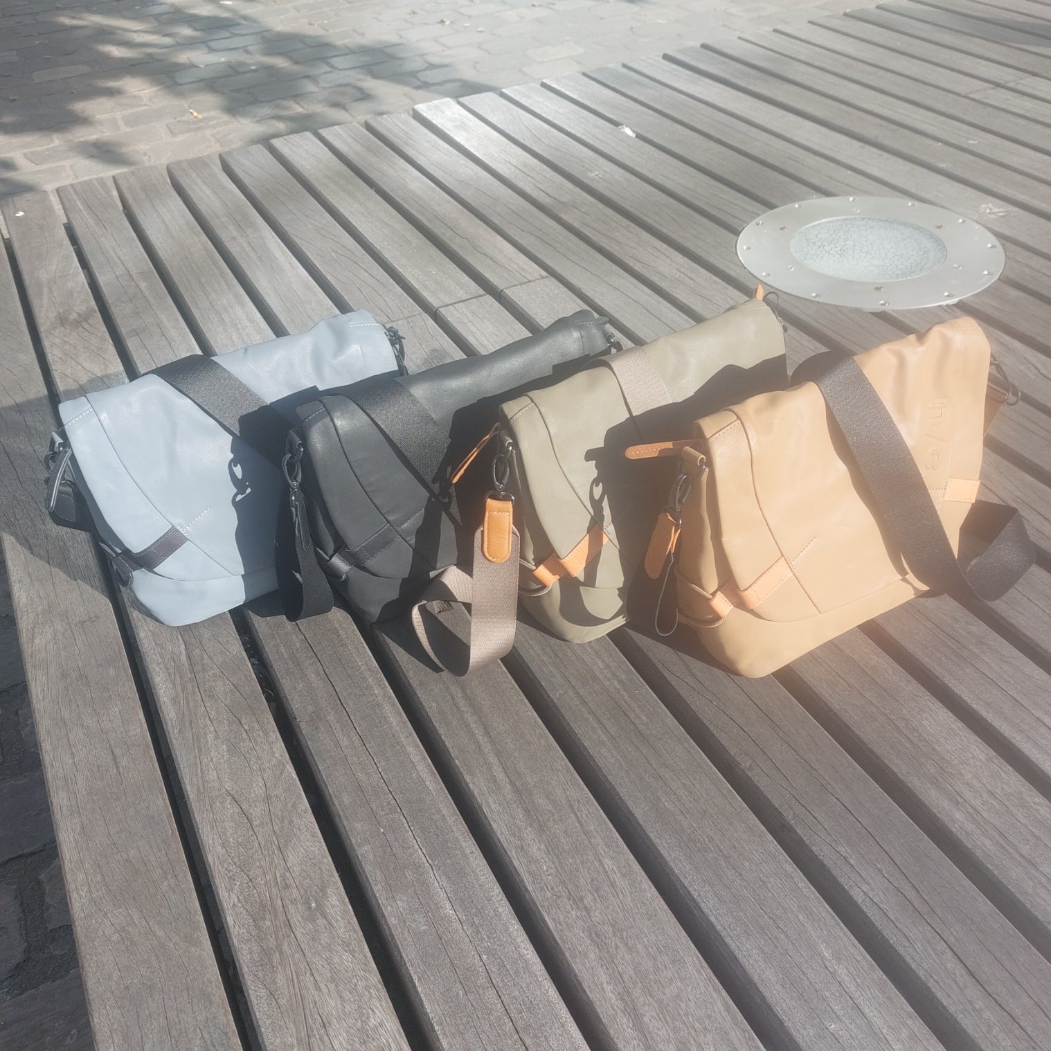 Crossover tas Aunts & Uncles Sendai