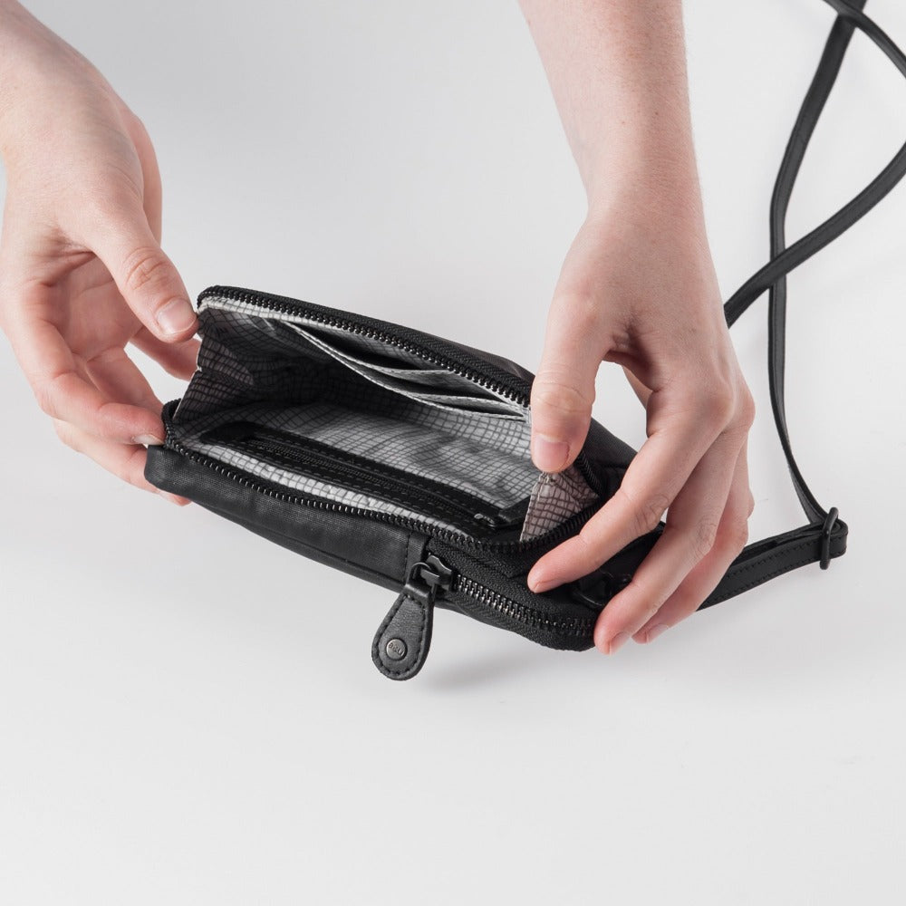 Telefoontasje/phone bag Aunts & Uncles Uji