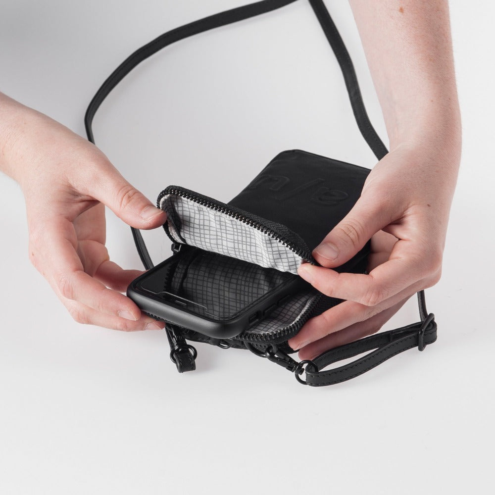 Telefoontasje/phone bag Aunts & Uncles Uji