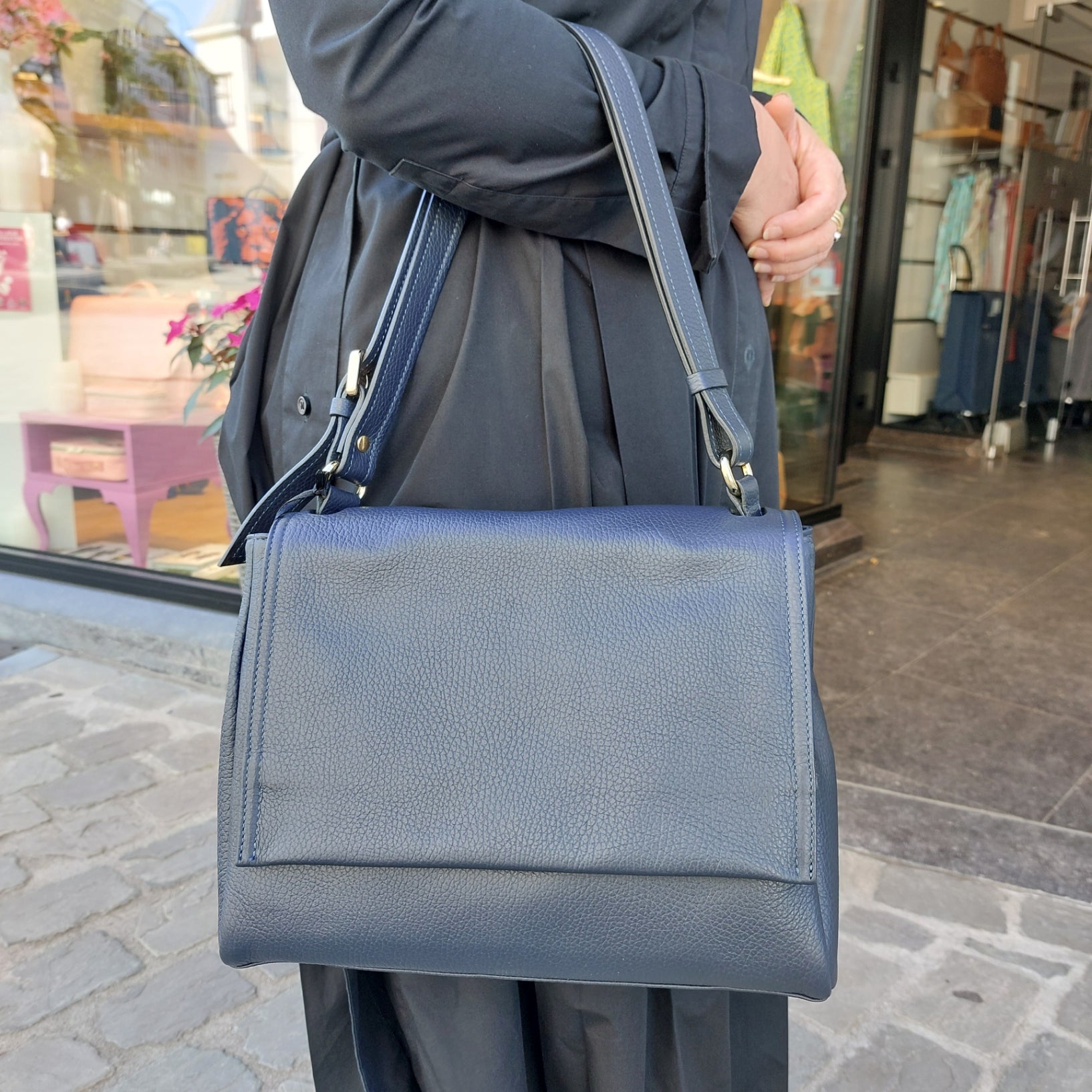 Blauwe lederen handtas