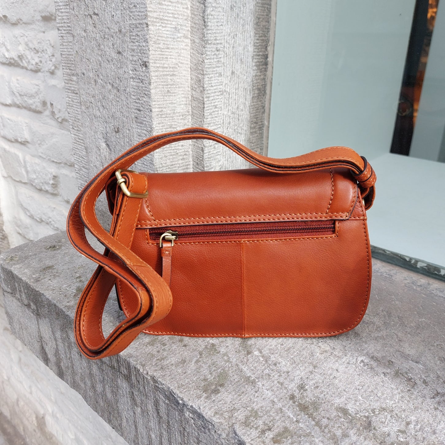 Crossovertas leder Lioné