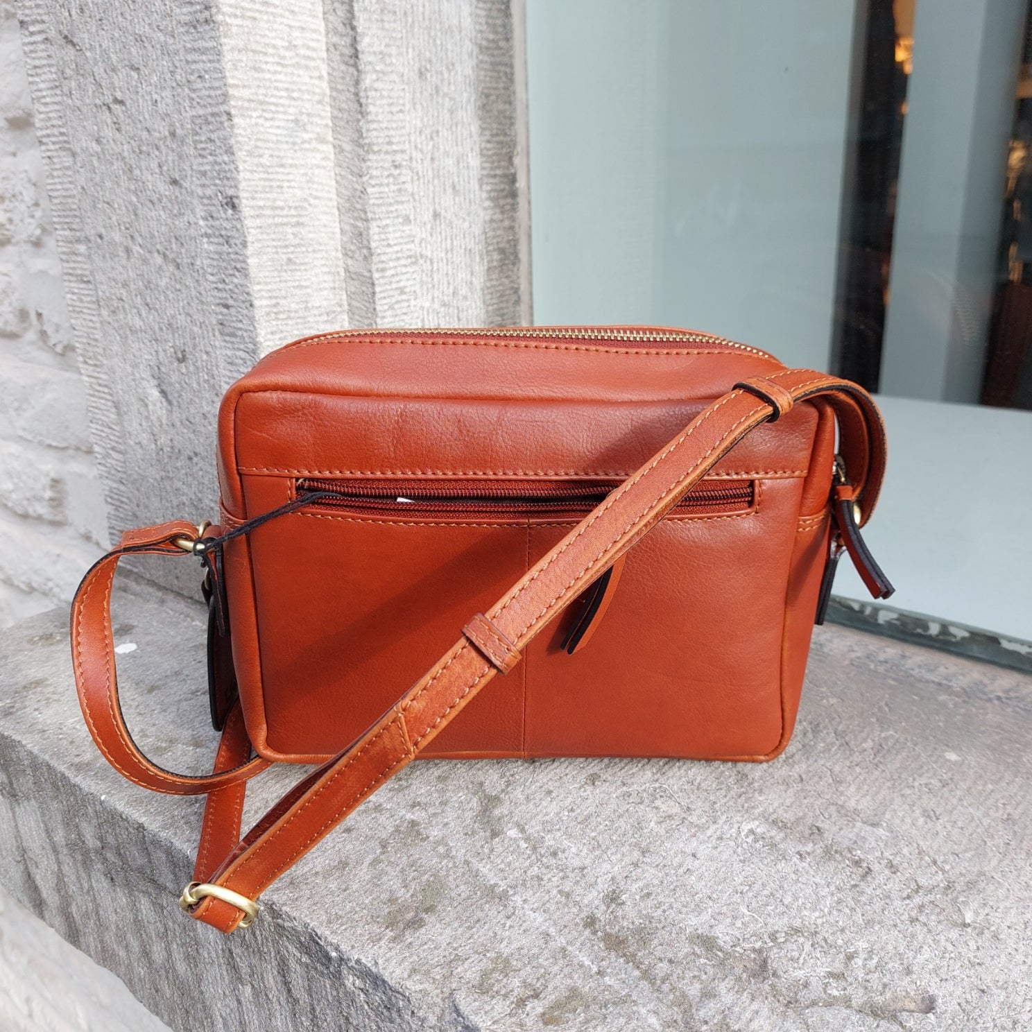Crossovertas leder Lioné