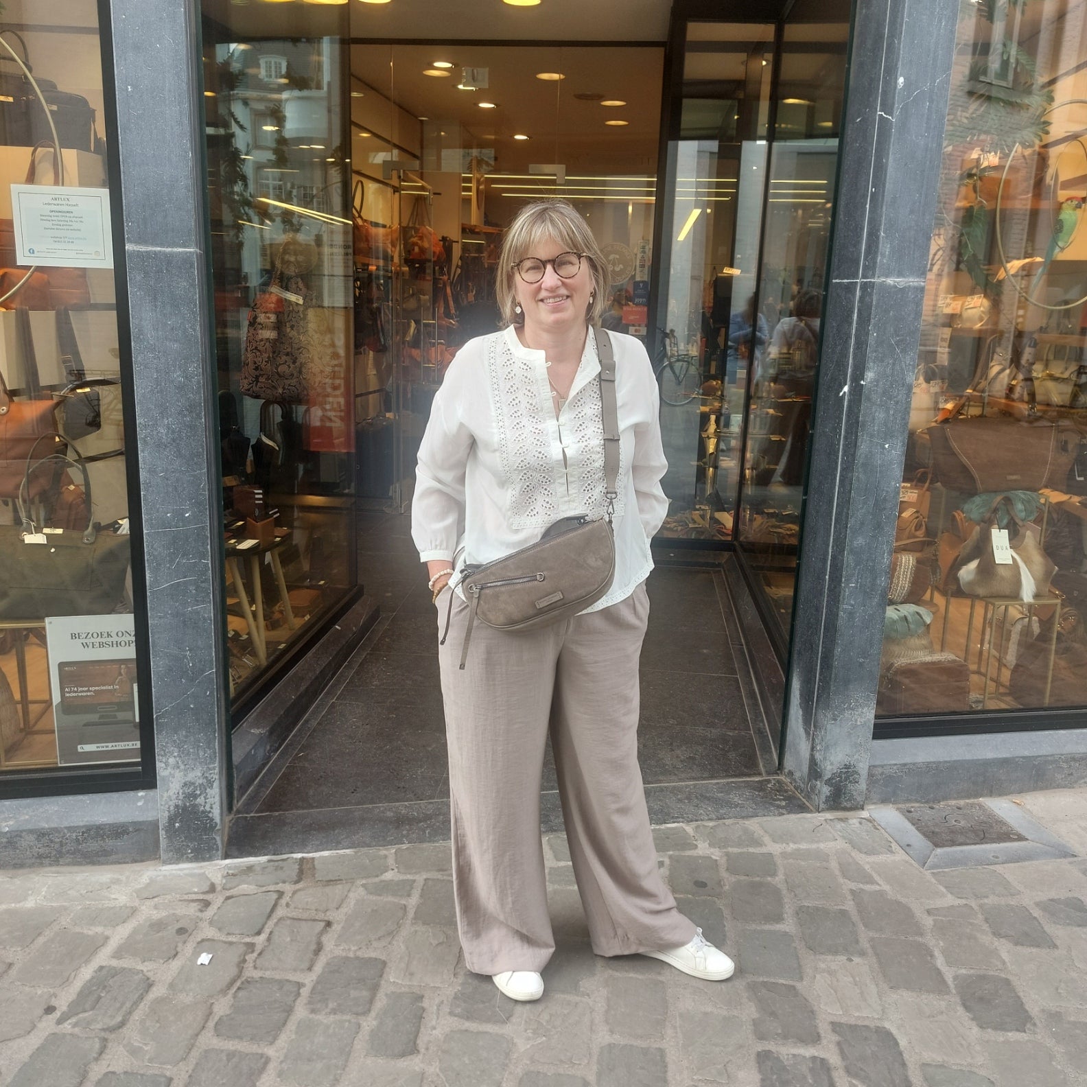 Handtas suède Gianni Chiarini
