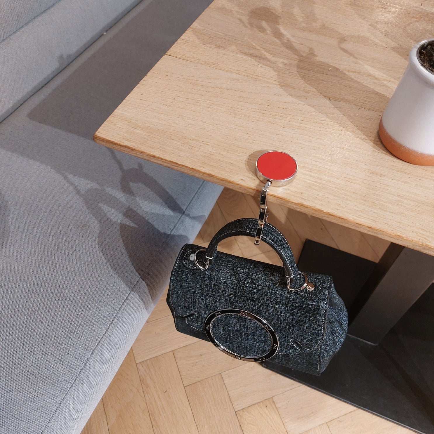 Handtasdrager/houder leder GRATIS