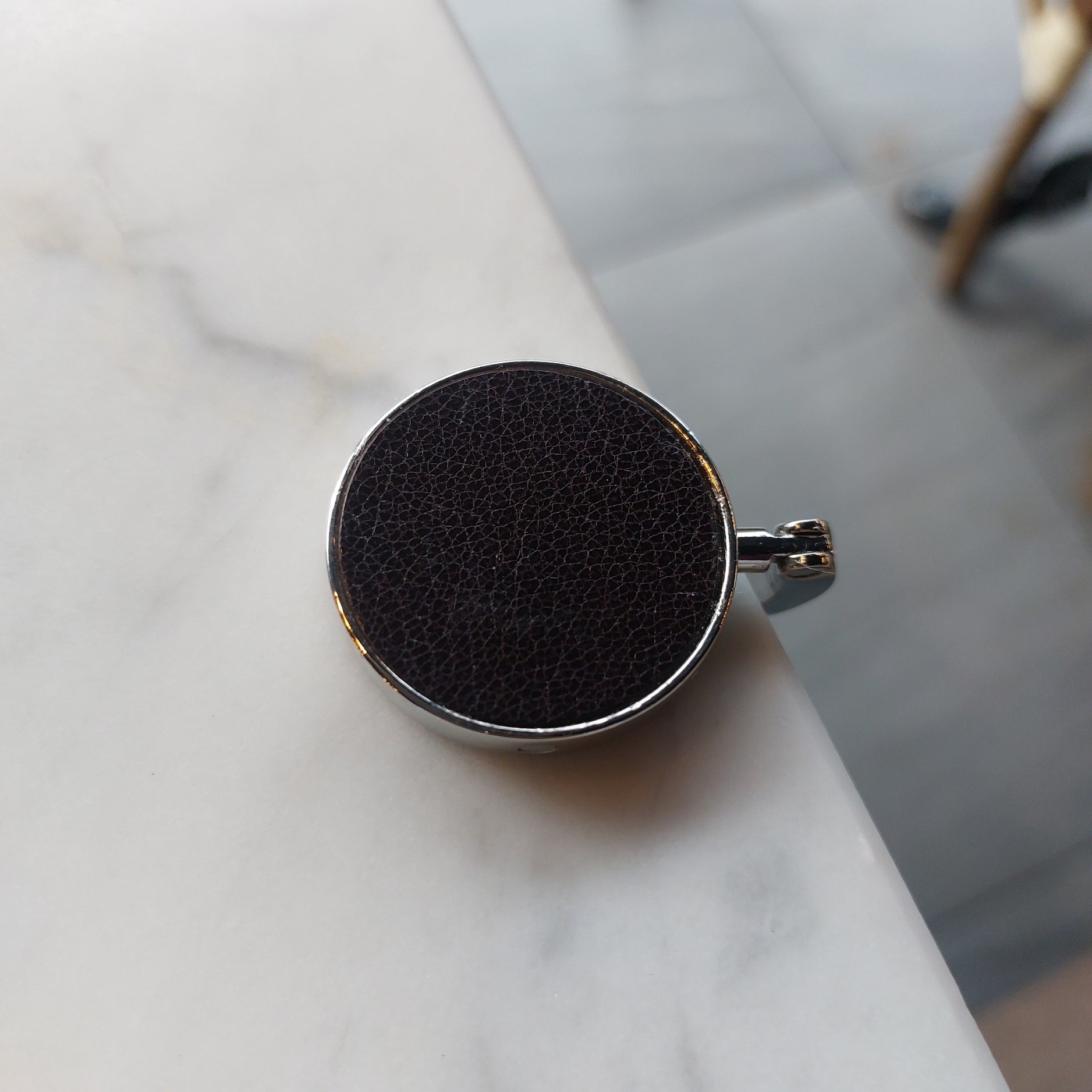 Handtasdrager/houder leder GRATIS