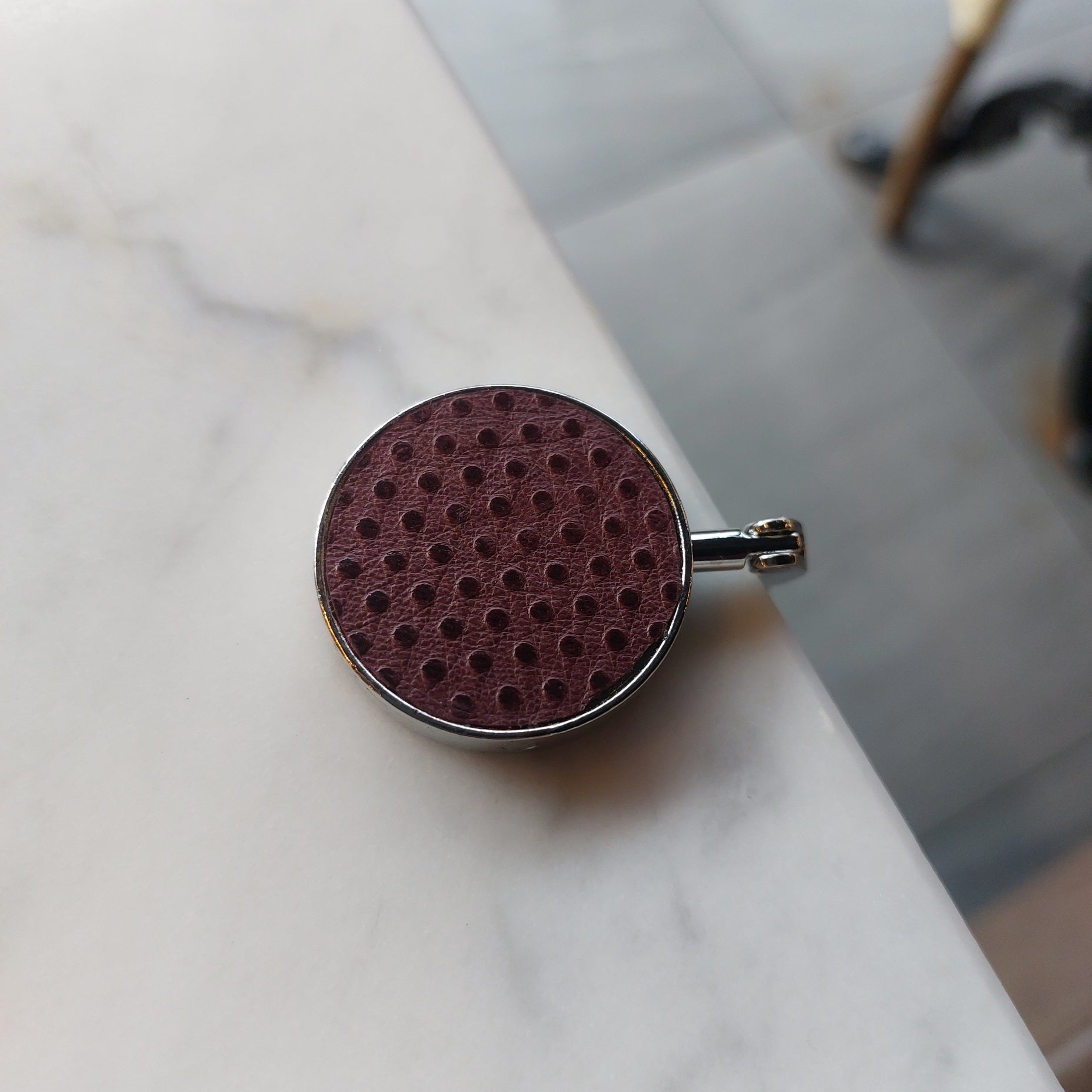 Handtasdrager/houder leder GRATIS