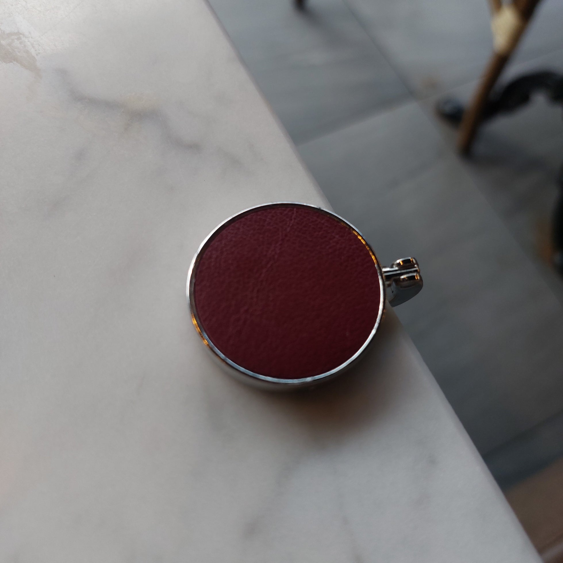 Handtasdrager/houder leder GRATIS