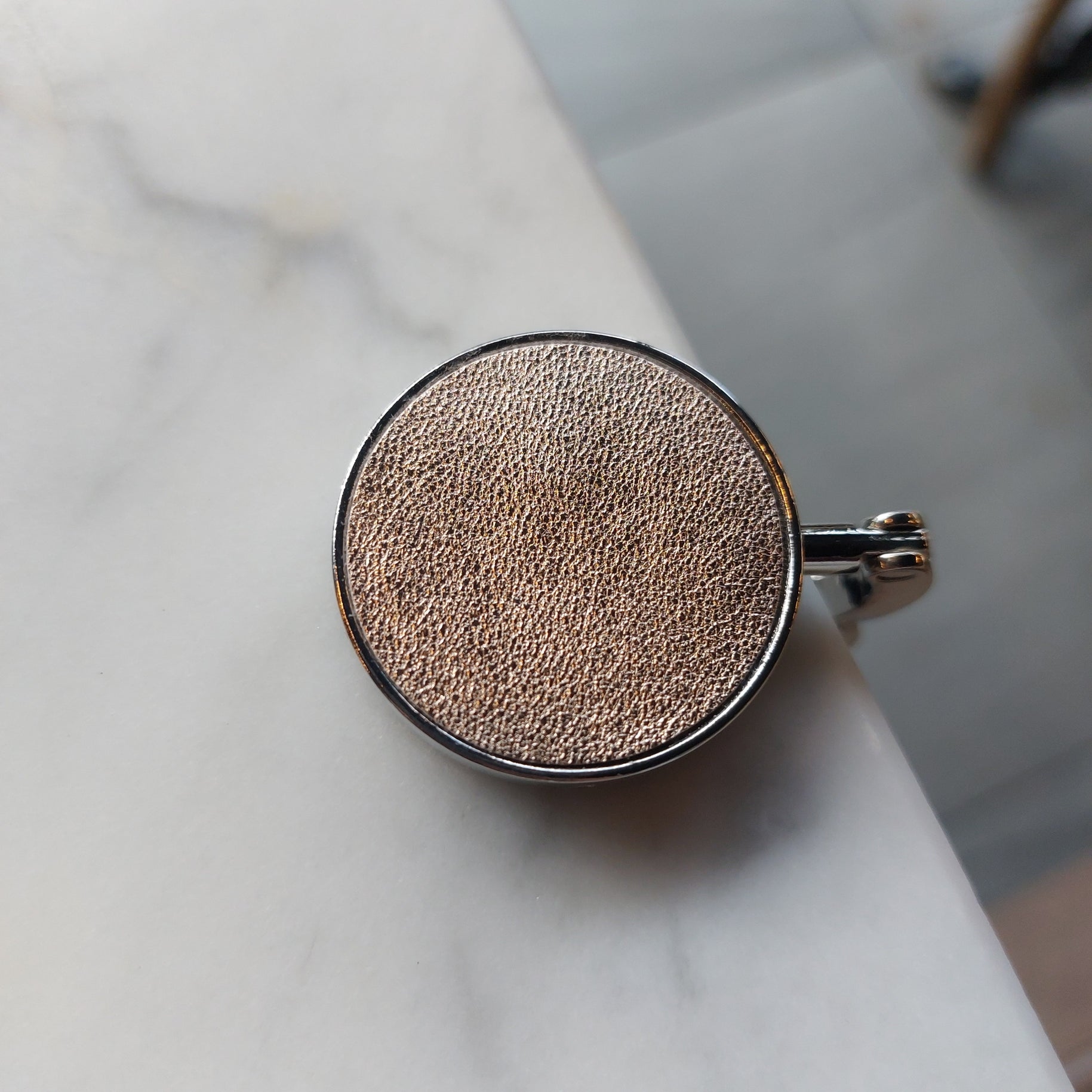 Handtasdrager/houder leder GRATIS