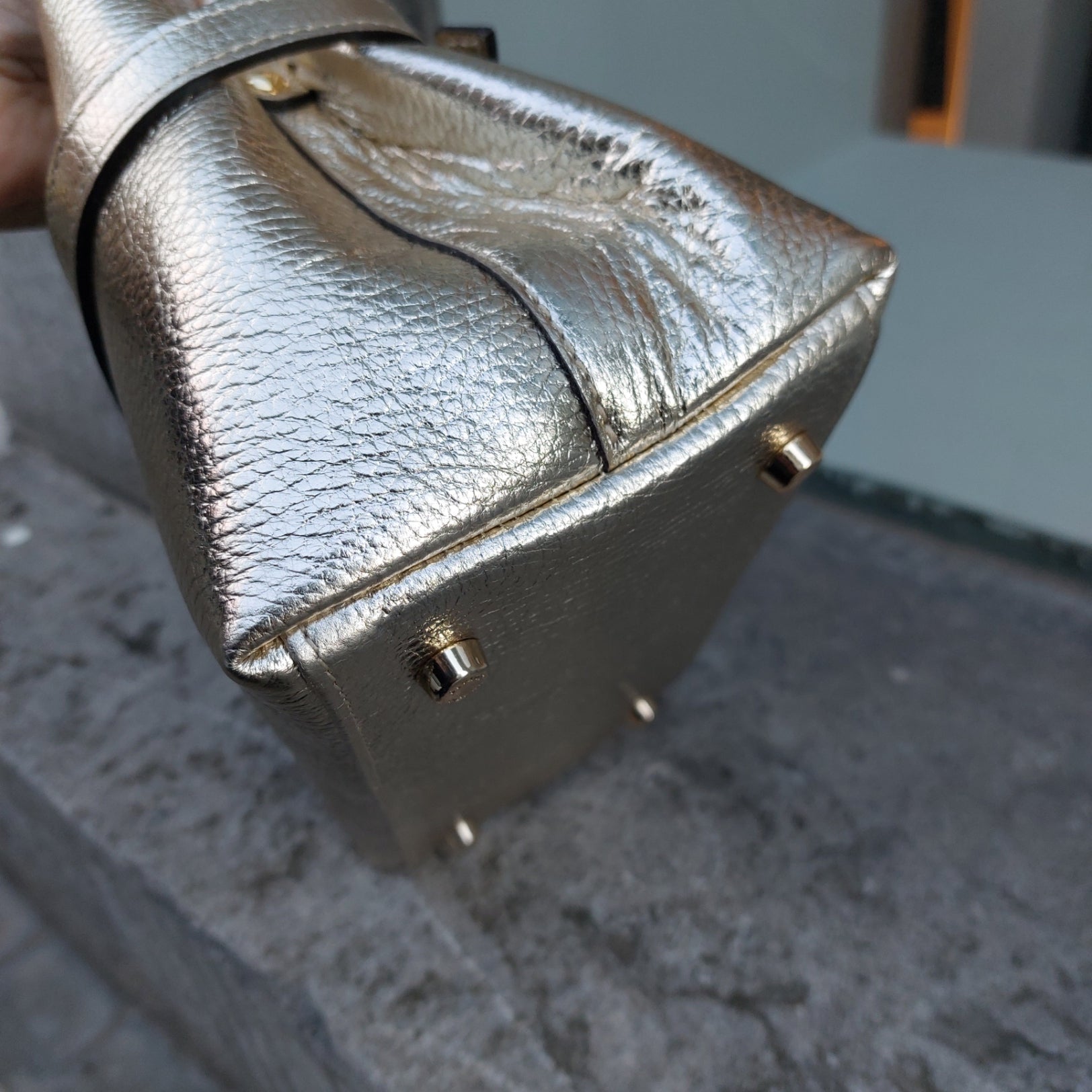 Handtasje leder goud