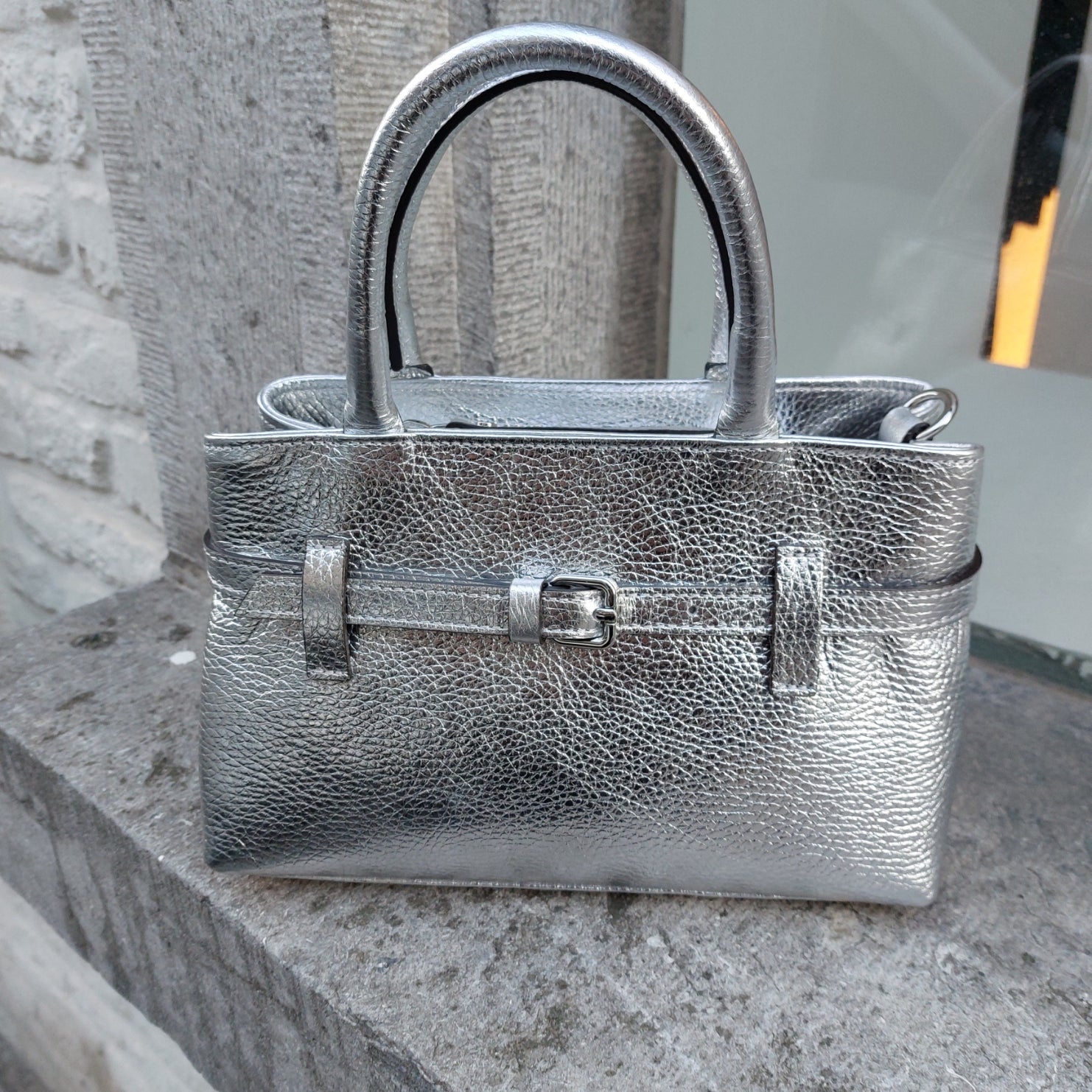 Handtasje leder zilver