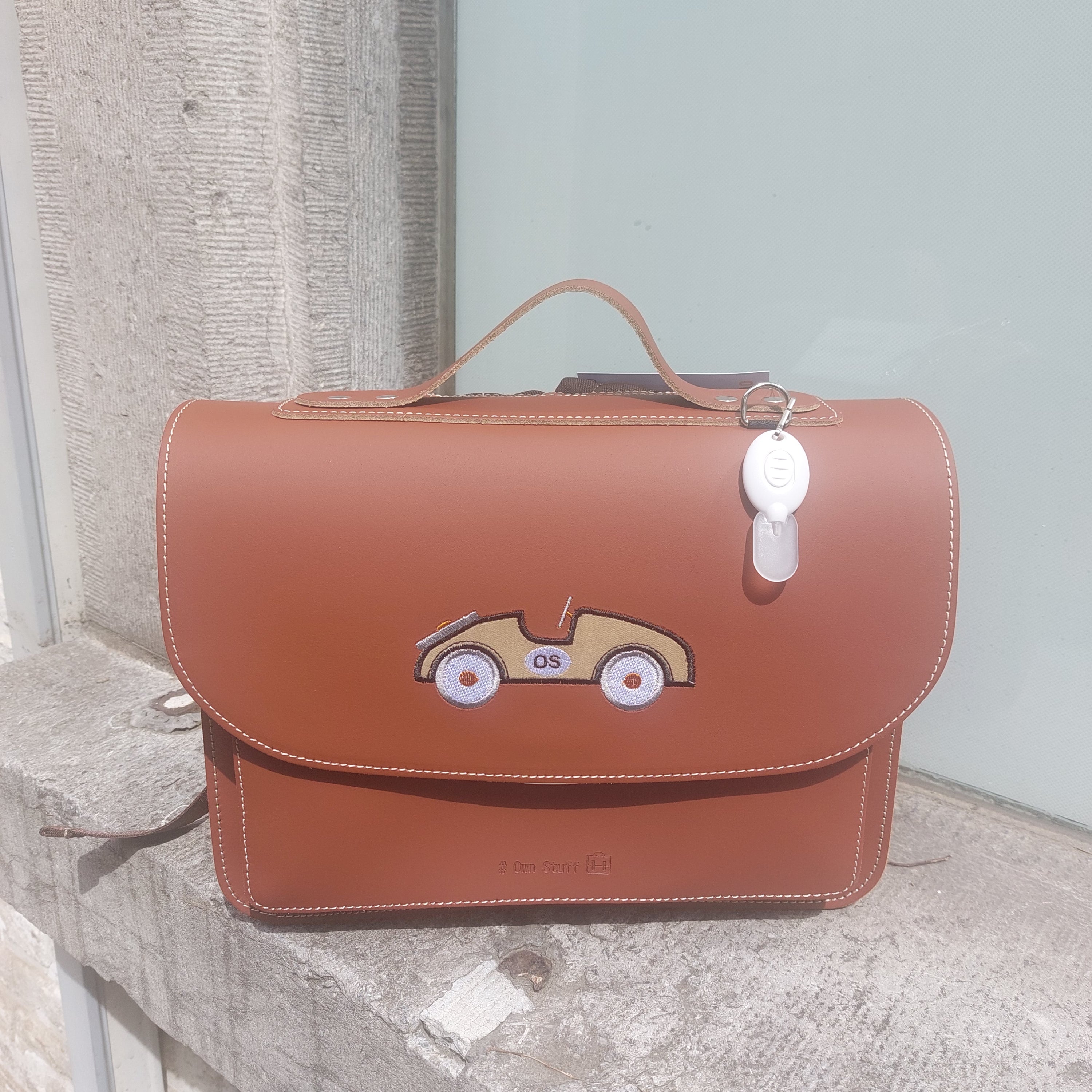 Boekentasje Own Stuff kleuter OS.012 Chestnut Car