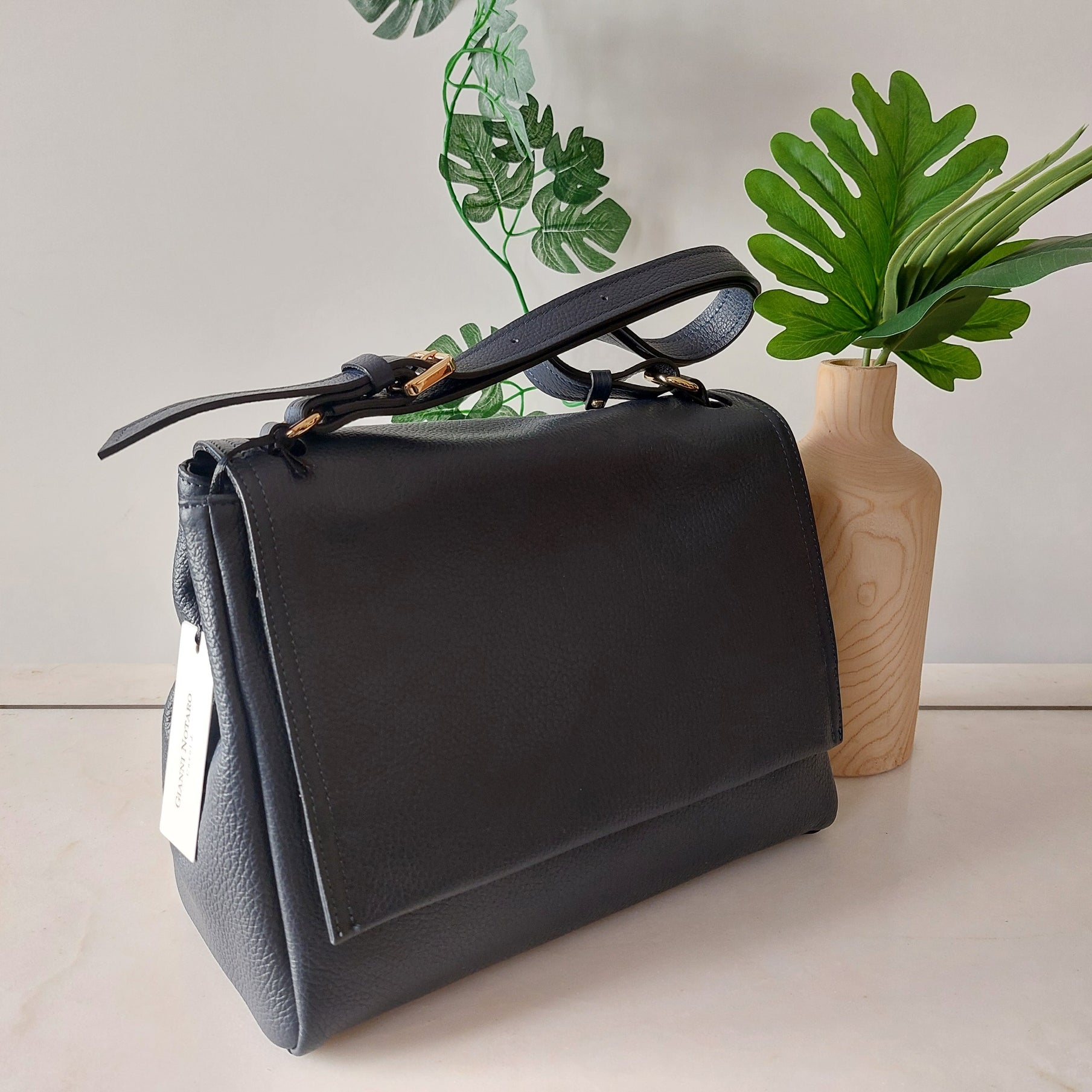Handtas leder zwart Carol J. 435
