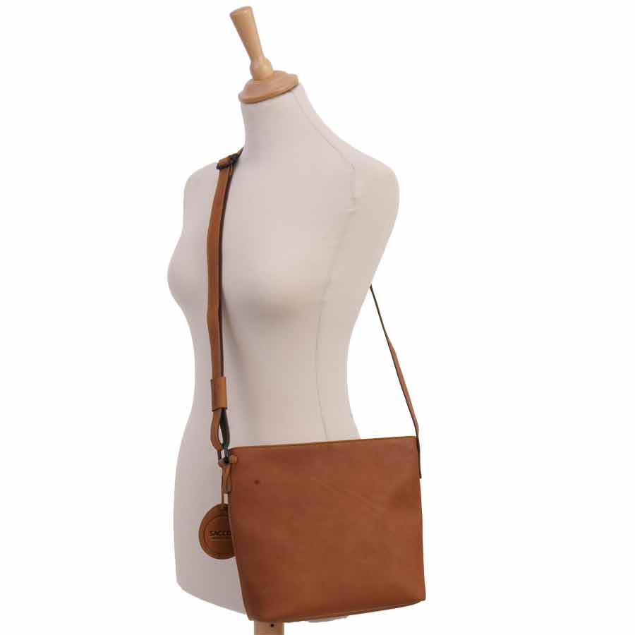 Crossovertas Saccoo Grenada M