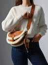 ETRIER ALPIN crossbody tas van suèdeleer met klepsluiting