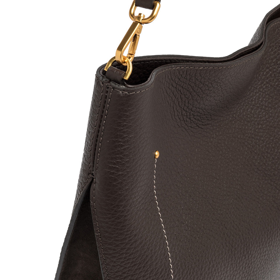 Detail maxi-grain leer en ritssluiting Gianni Chiarini Olga