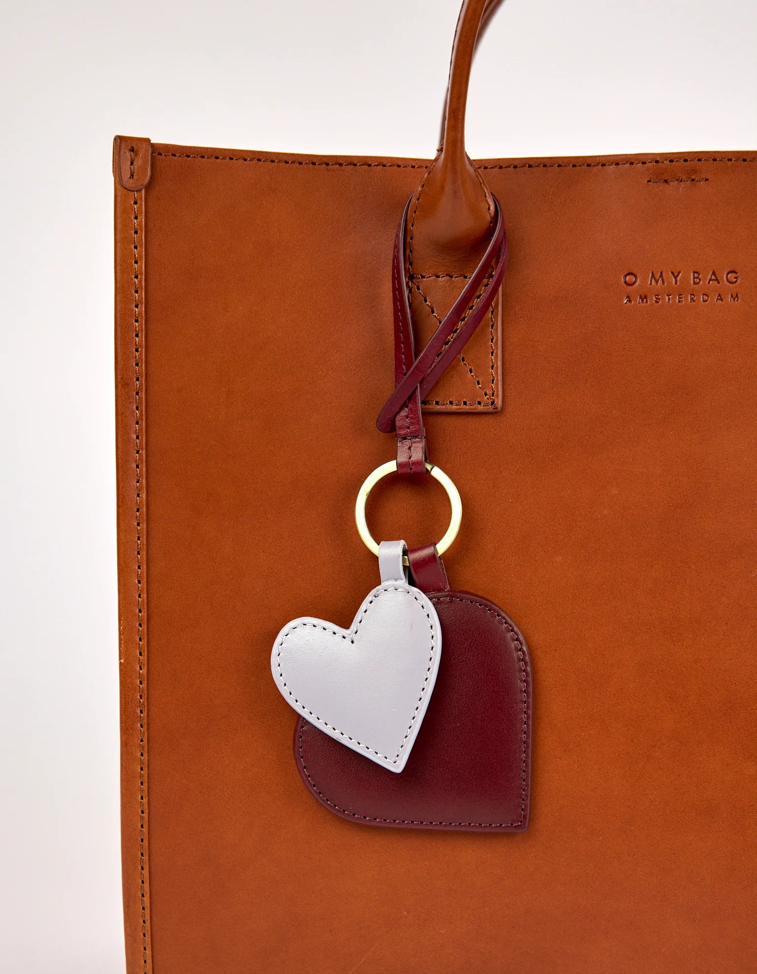 Keyring-Hearts-Ruby-Lavender-Classic-Leather-Lifestyle.webp