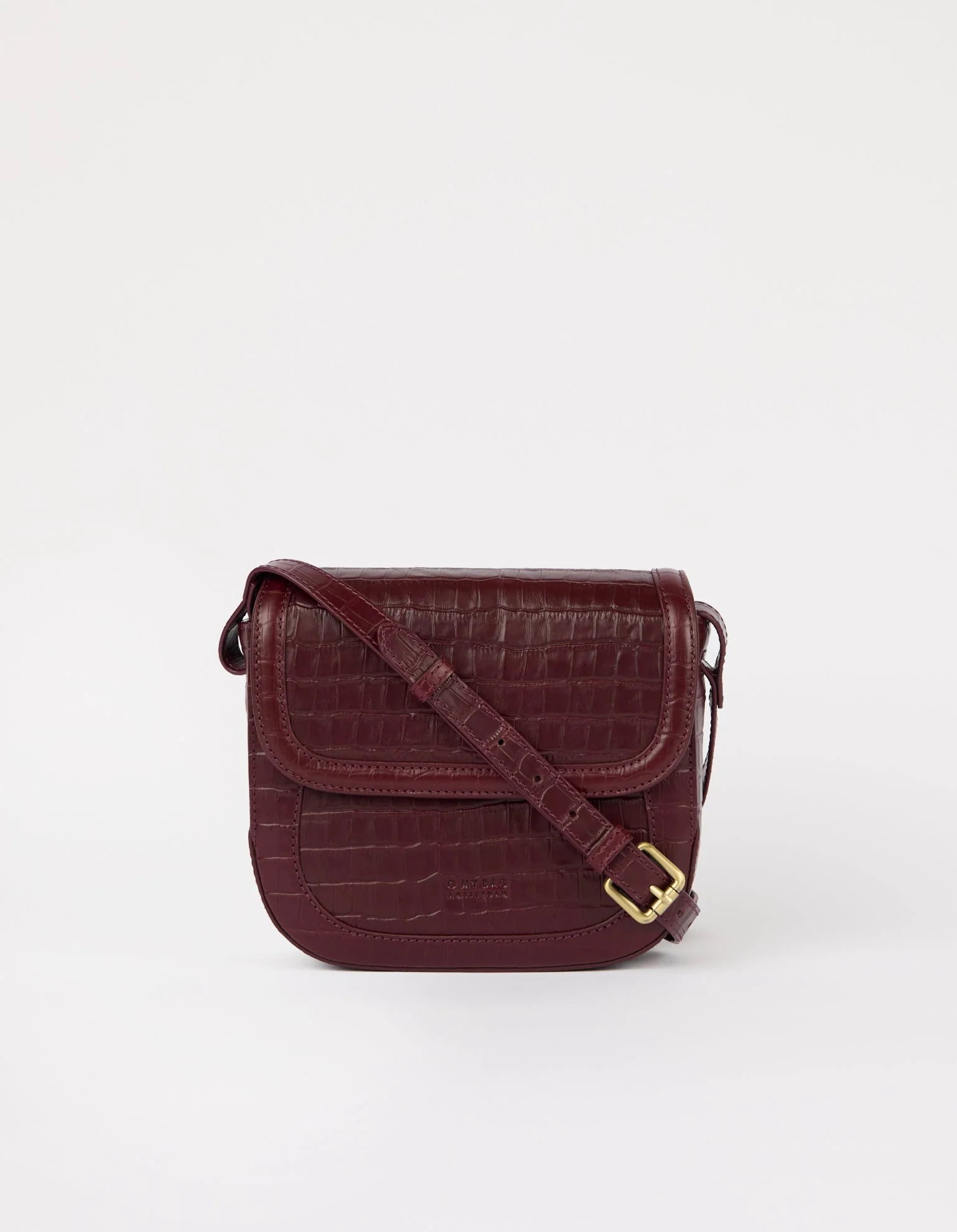 Nina schoudertas in chocoladebruin leer met flap en verstelbare riem.
