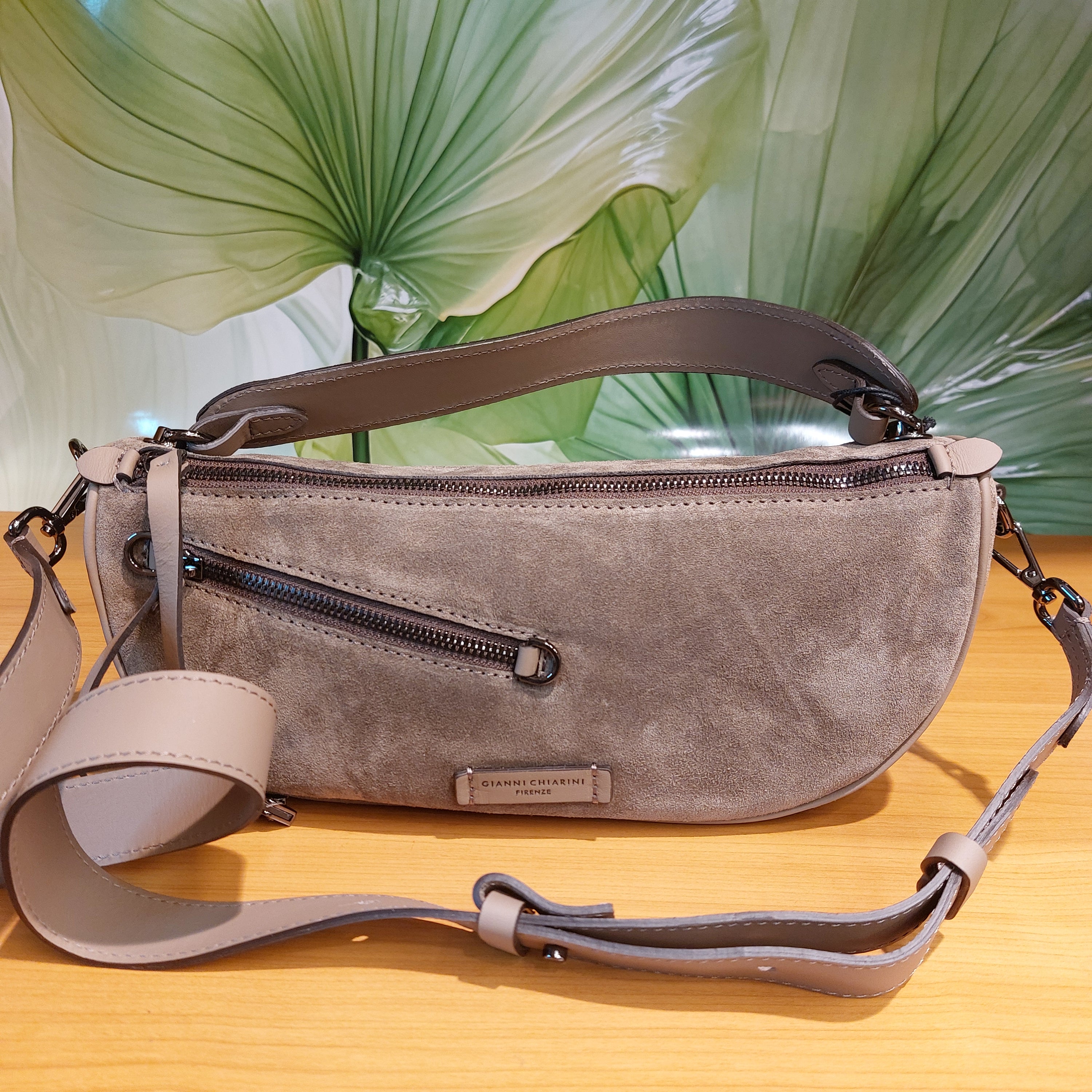 Handtas suède Gianni Chiarini